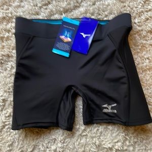 New black women’s small Mizuno padded softball sliding shorts